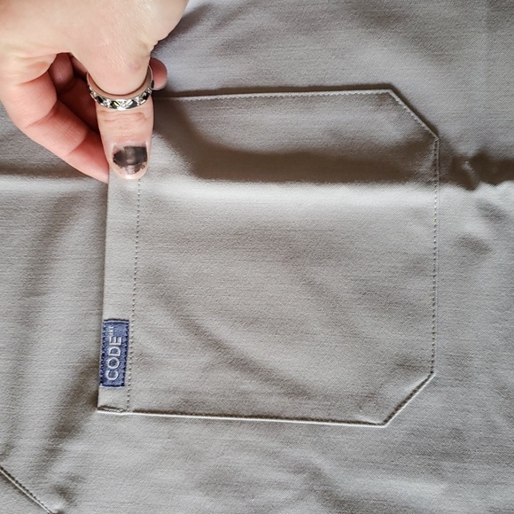 CODE NXT Storm Scrub Top in Overcast Grey - Picture 4 of 9